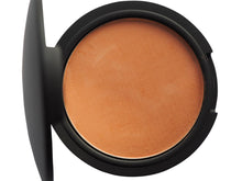 La Femme Pressed Face Powder